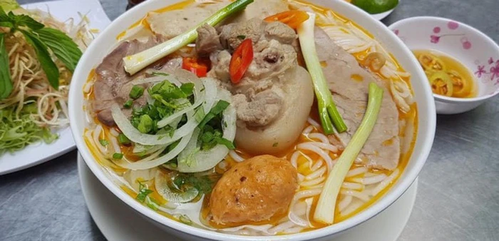 Đặc sản miền Trung: bún bò Huế