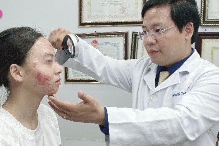 khi nào nên đi bác sĩ da liễu trị mụn