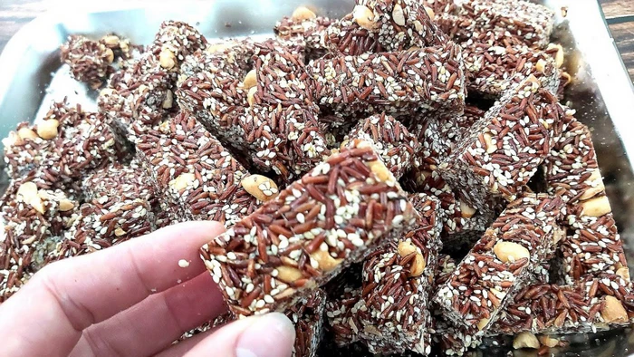 Bánh gạo lứt giảm cân giòn ngon, giàu chất xơ