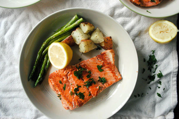 Cá hồi – nguồn Omega-3 tốt cho tim mạch và não bộ