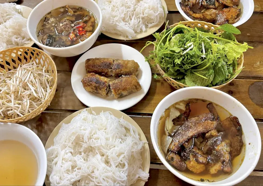 Bún chả Hà Nội – món ăn truyền thống Việt Nam hấp dẫn du khách