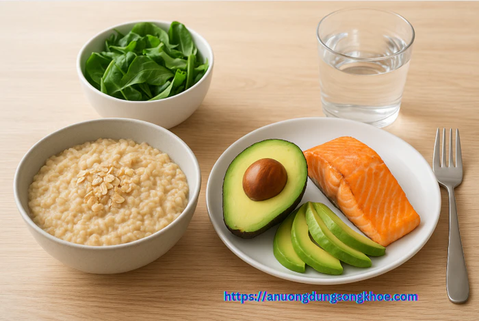 Chế độ ăn uống lành mạnh giúp giảm cholesterol tự nhiên