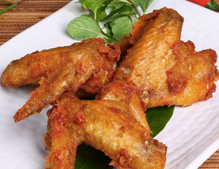 Thành phẩm gà chiên mắm tỏi giòn ngon, đậm đà