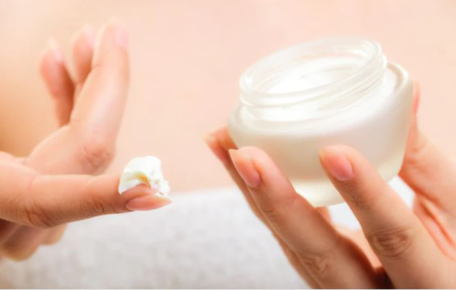 Kem dưỡng ẩm khóa ẩm và phục hồi da khô bong tróc hiệu quả