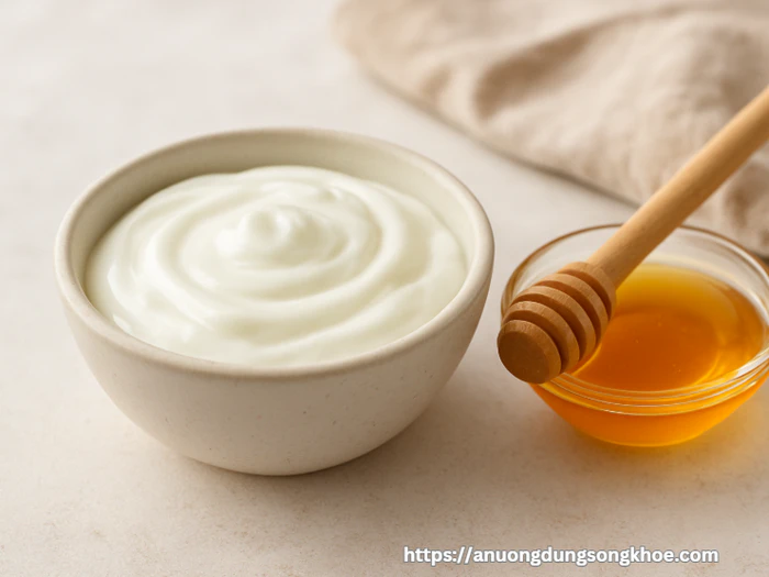 Mặt nạ sữa chua mật ong: Cách làm, công dụng & lưu ý an toàn