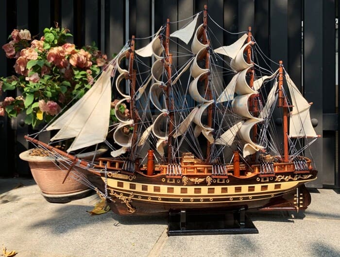 Thuyền buồm phong thủy đặt bàn làm việc mang lại hanh thông sự nghiệp