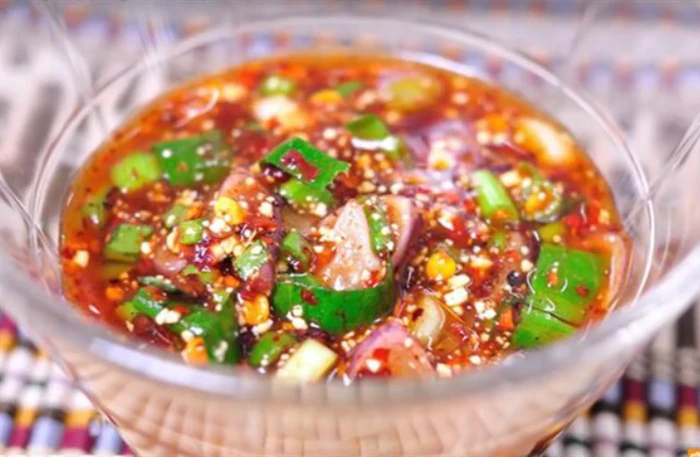 Nước chấm hải sản kiểu Thái cay chua mặn ngọt hấp dẫn