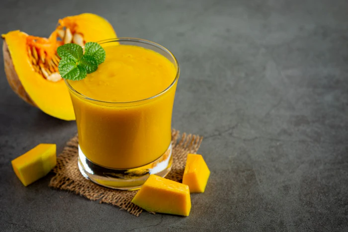 Uống nước ép bí đỏ sống có tốt không