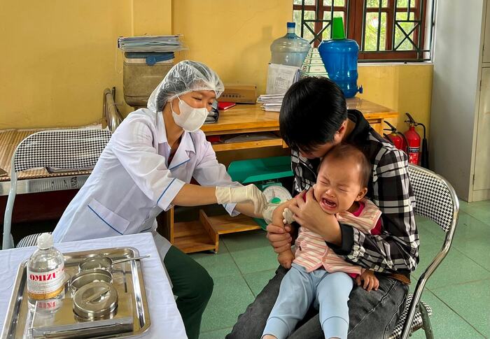 Tiêm vắc xin phòng bệnh thủy đậu 