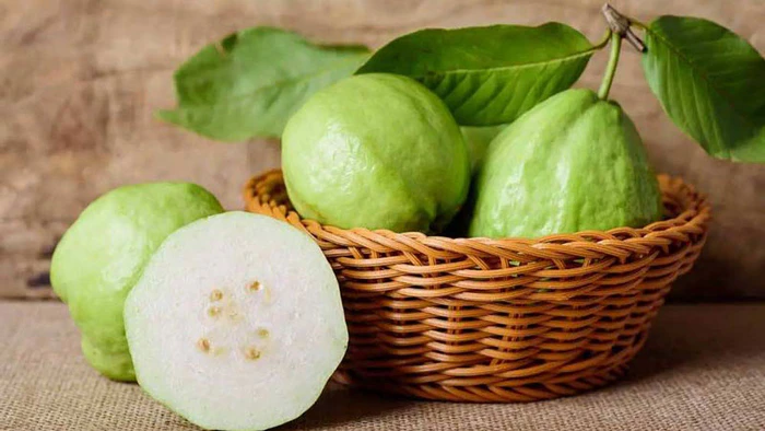 Ổi là thực phẩm giàu vitamin C tốt cho sức khỏe