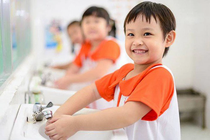 Rửa tay sạch bằng xà phòng giúp phòng bệnh giun sán