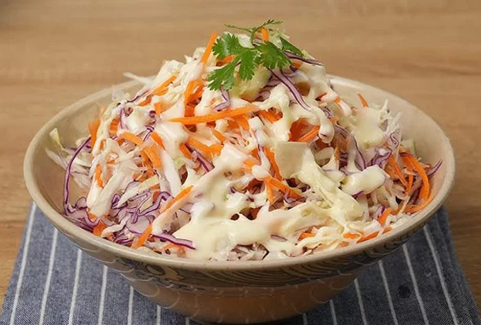 Thành phẩm salad bắp cải trộn mayonnaise giòn ngon, thanh mát
