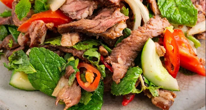 salad thịt bò rau củ thanh mát, tốt cho sức khỏe