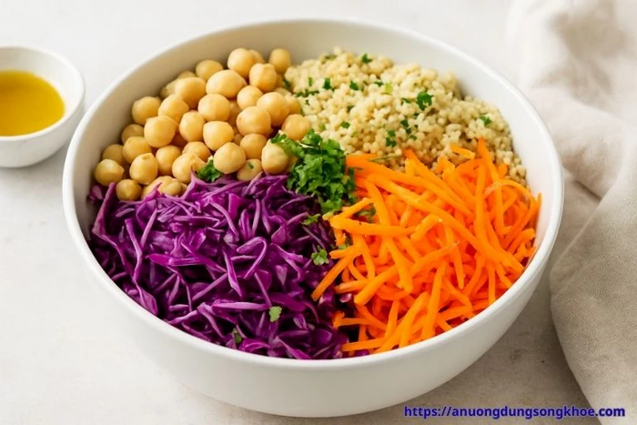 Salad đậu gà quinoa giàu chất xơ cho người ăn chay giảm cân