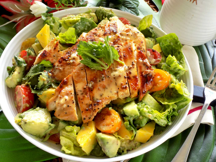 Salad ức gà trộn trái cây ngon và giàu vitamin C