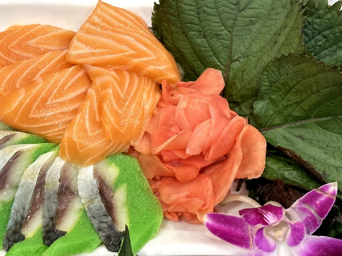 Sashimi cá hồi tươi giàu DHA tốt cho não bộ