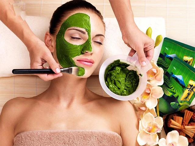 trị mụn bằng trà xanh tại nhà