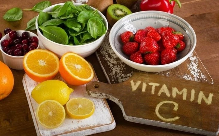 Trái cây giàu vitamin C hỗ trợ giảm axit uric